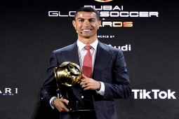 Bóng đá - Ronaldo áp đảo Messi bình chọn "Quả bóng vàng Dubai", bất ngờ Haaland