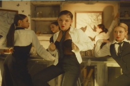 Thời trang - "Lady Mây" trong Ca Sĩ Mặt Nạ phải xin phép mẹ để mặc áo "tơ nhện"