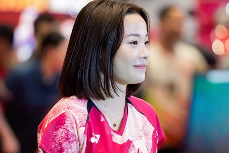 Hot girl cầu lông Thùy Linh liên tiếp thắng cao thủ thế giới, kỷ lục gia thua tâm phục