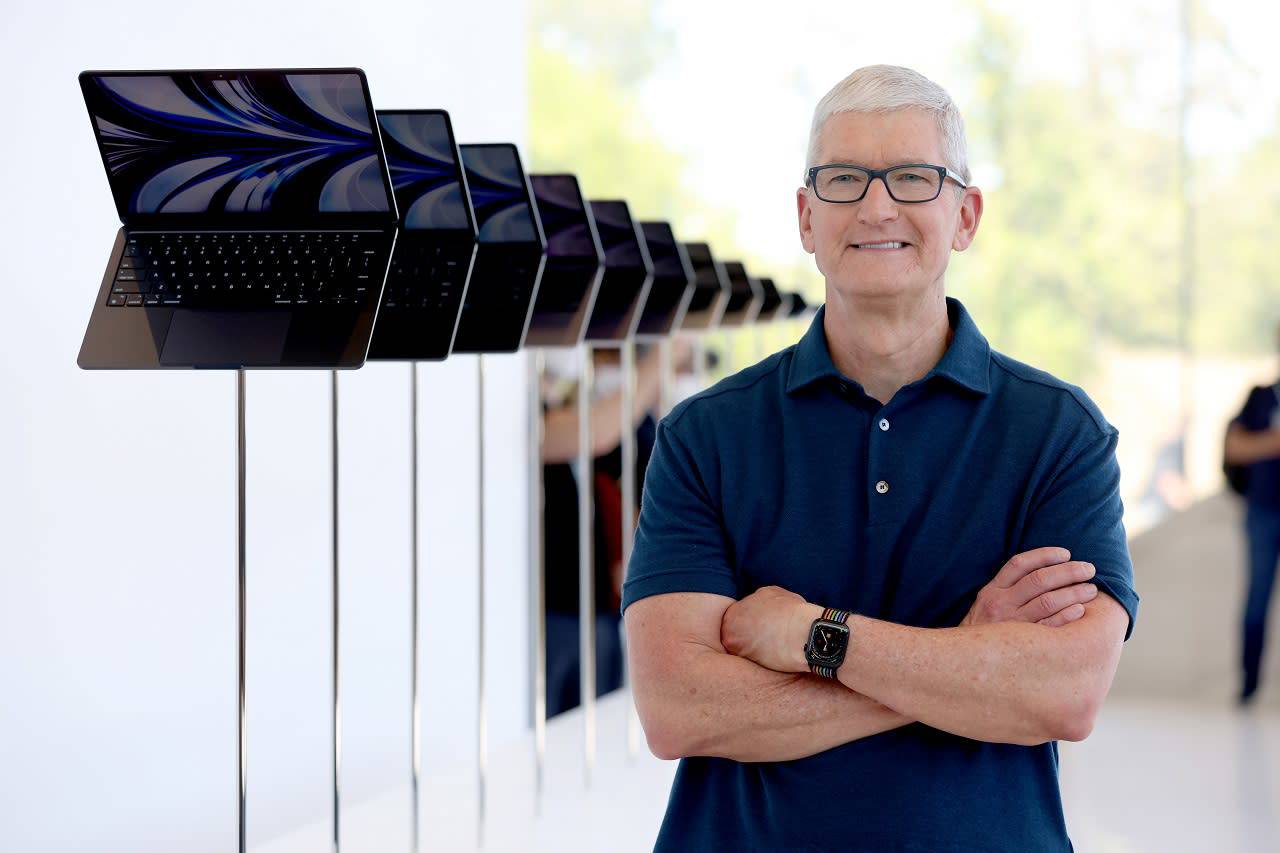 CEO Apple - Tim Cook.