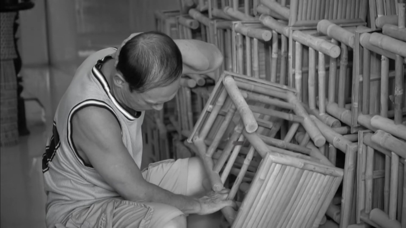 Bác thường xuyên đau vai gáy nhức mỏi và lưng tê buốt&nbsp;