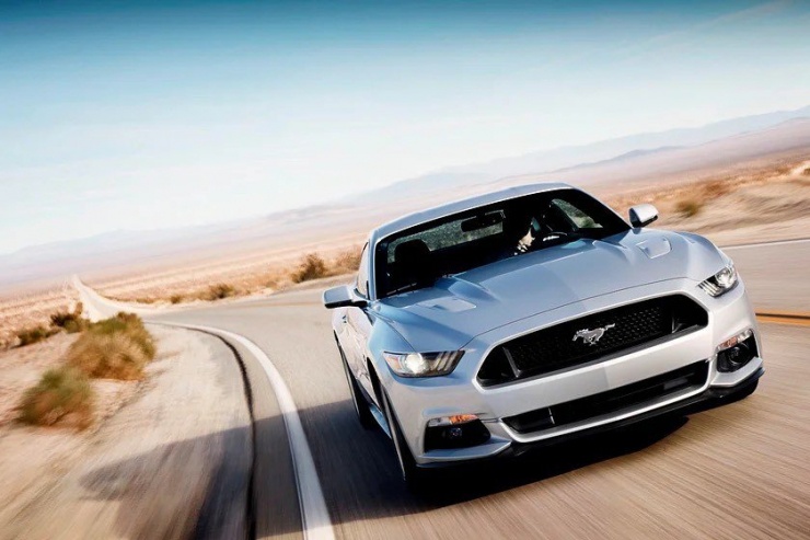 Xe thể thao Ford Mustang GT (S197 &amp; S550). Ảnh: Carbuzz.