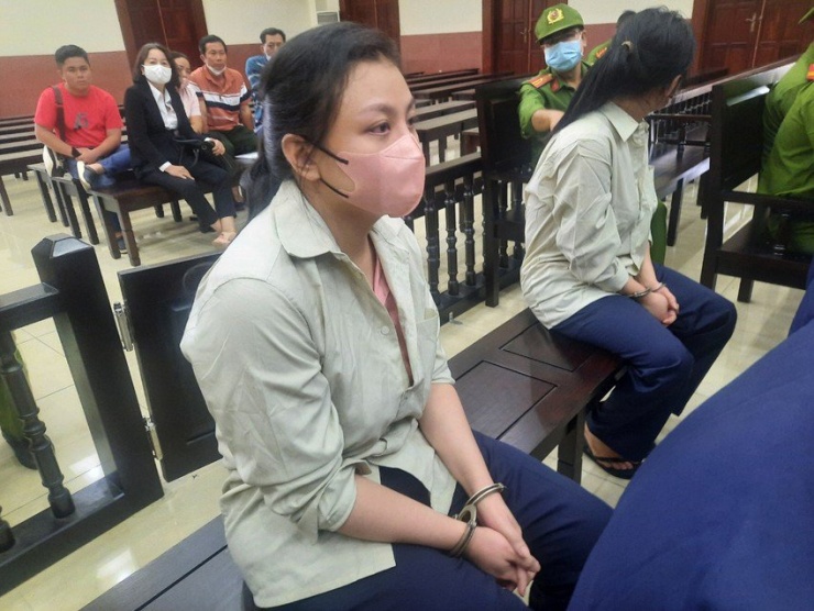 Bị cáo Võ Thùy Linh tại phiên tòa sáng 24-11. Ảnh: MINH CHUNG