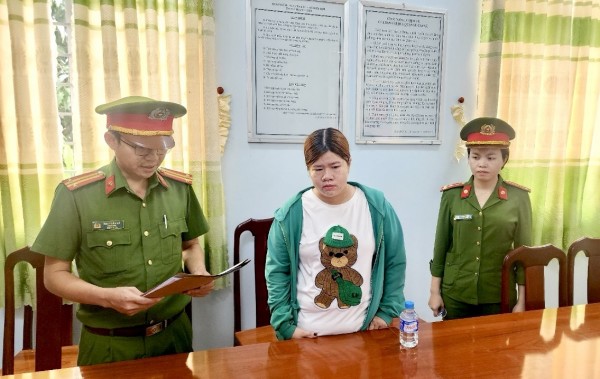Cơ quan Công an thi hành lệnh bắt Trần Thị Kim Gương.