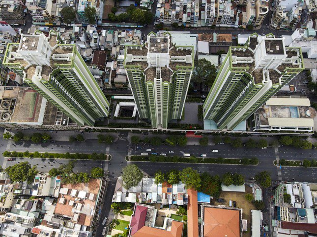 Năm 2015, Thuận Kiều Plaza được Công ty CP An Đông - thuộc Vạn Thịnh Phát mua lại với giá hơn 600 tỷ đồng để cải tạo lại thành một trung tâm thương mại mới mang tên The Garden Mall.