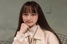 Bạn trẻ - Cuộc sống - Mặc kín cổng cao tưởng, cô gái vẫn 'gây sốt' vì vẻ ngoài quá xinh đẹp