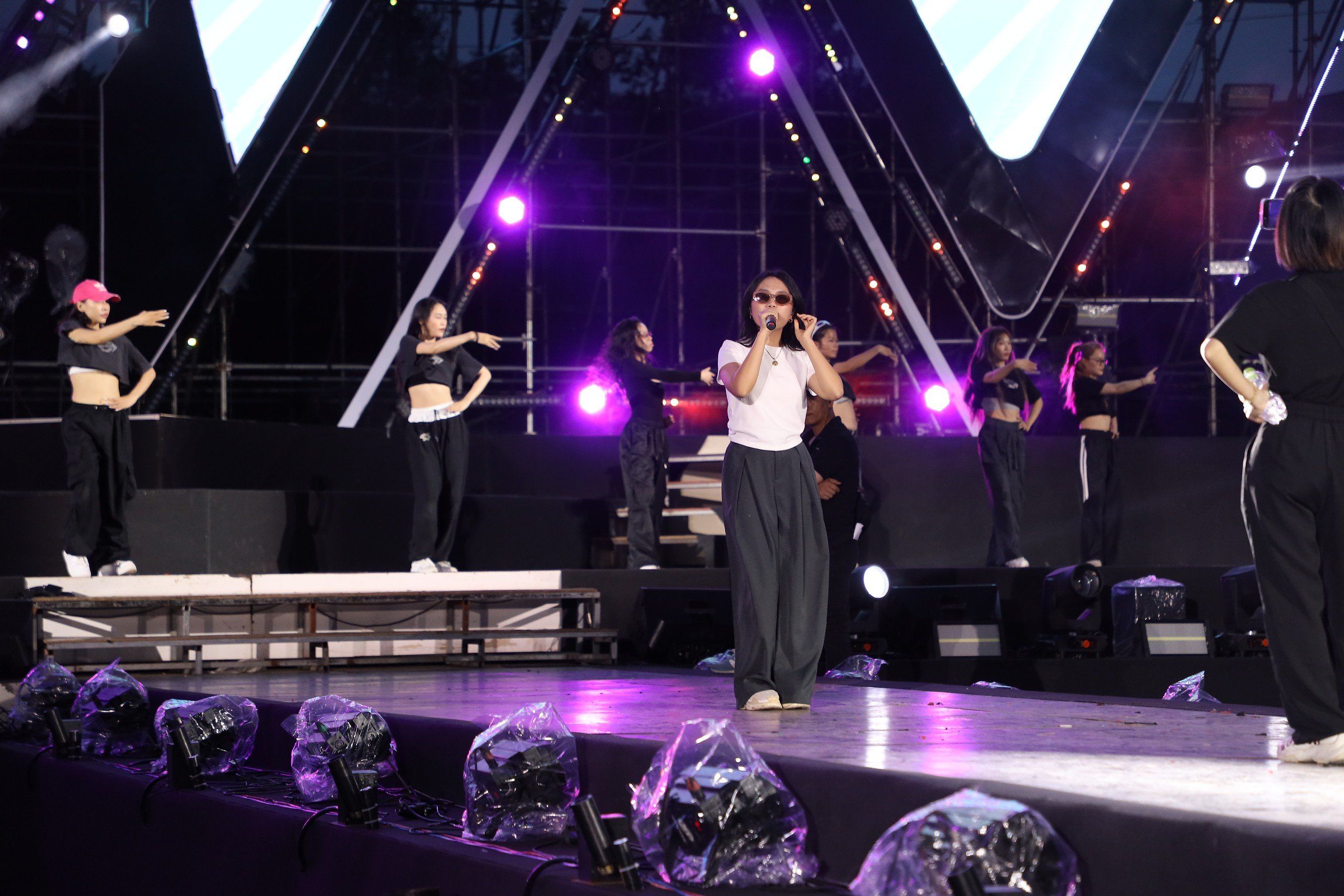 Pháo và Phương Mỹ chi cùng đứng trên sân khấu, màn collab hứa hẹn bùng cháy lắm đây!