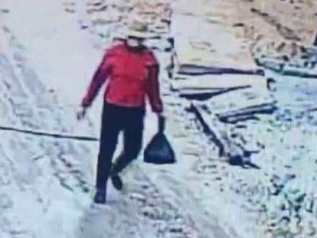 Pháp luật - Số tiền, vàng trị giá gần 300 triệu đồng 'bốc hơi', người phụ nữ nằm trong diện nghi vấn 'biến hóa' và đạp xe rời hiện trường