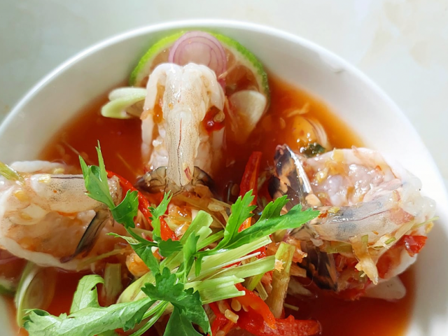 Ẩm thực - Vắt chanh vào hàu sống, tôm sống để mong diệt vi khuẩn?