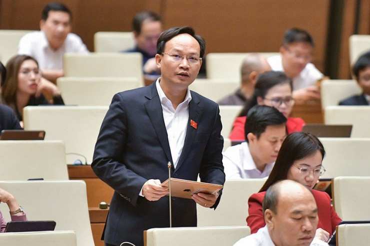 Đại biểu Phạm Văn Thịnh, Đoàn Bắc Giang, nêu 5 luận điểm ủng hộ cấm lái xe khi đã uống rượu, bia tại phiên thảo luận. Ảnh: QH