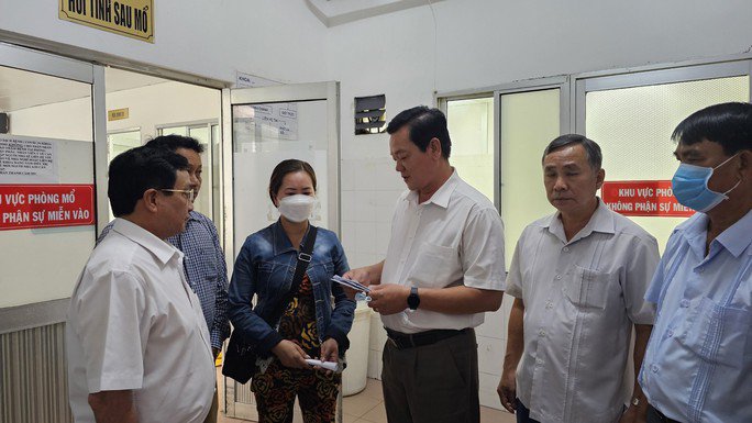 Đoàn lãnh đạo của huyện Trà Ôn thăm hỏi, động viên gia đình đại úy Ngôi