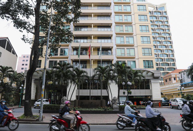 Ngày 8/10/2022, Cổng thông tin Bộ Công an công bố thông tin Cơ quan Cảnh sát điều tra Bộ Công an vừa ra quyết định khởi tố vụ án, khởi tố bị can, lệnh bắt bị can để tạm giam và khám xét nơi ở đối với bà Trương Mỹ Lan để làm rõ tội “Lừa đảo chiếm đoạt tài sản” theo Điều 174 Bộ luật Hình sự năm 2015, sửa đổi, bổ sung năm 2017.