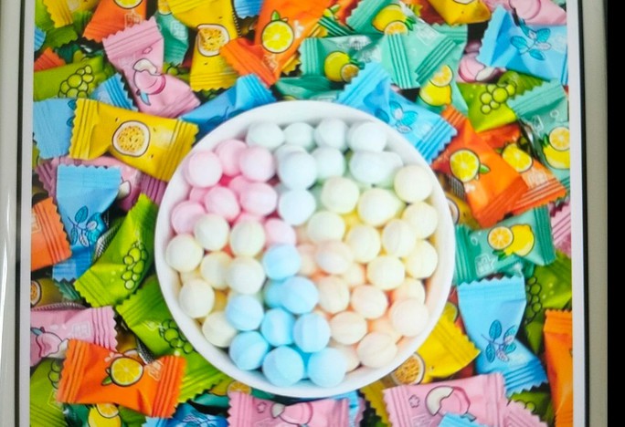 Hình ảnh những viên kẹo sau khi được mở túi