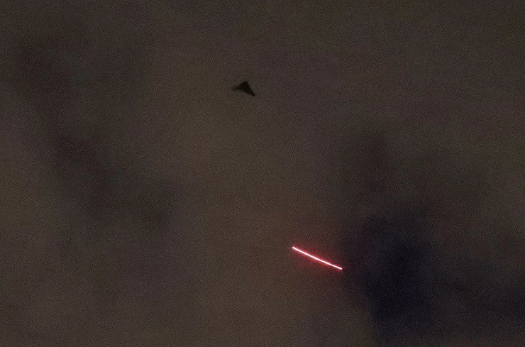 UAV giống với mẫu Shahed/Geran-2 xuất hiện trên bầu trời thủ đô Kiev, Ukraine vào rạng sáng ngày 25/11. Ảnh: Reuters.