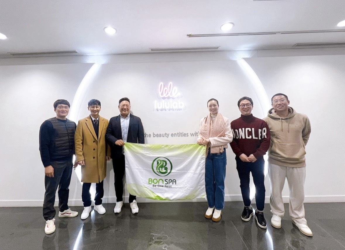 CEO BON Spa – Mrs. Trang Phương và Mr. Park Jung Jae – Giám đốc YangPo Co.Ltd cùng các đại diện Beauty &amp; Nuri và Queen’s Holic tại Hàn Quốc trong chuyến tham quan viện chăm sóc da công nghệ cao tại Seoul