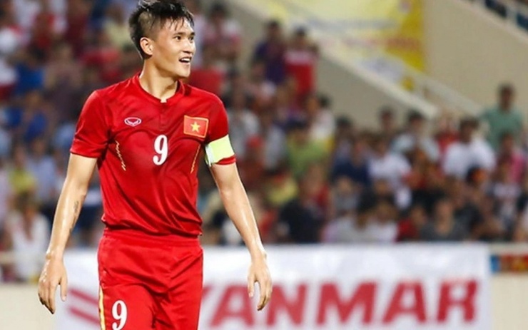Công Vinh từng được mệnh danh là "Ông vua chuyển nhượng". Những năm ở đỉnh cao sự nghiệp, Lê Công Vinh được báo chí gọi là cầu thủ giàu nhất Việt Nam, chân sút tiền tỷ... Ảnh: VTV