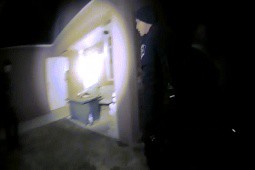 Công bố video vụ cảnh sát Mỹ tới nhà dân, bắn chết gia chủ rồi mới biết là nhầm