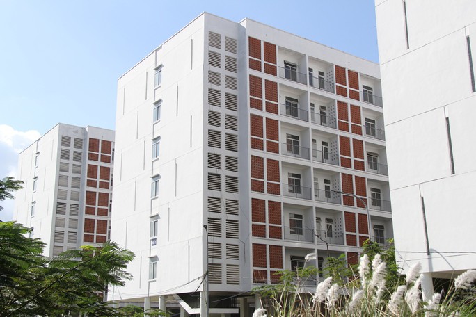 Được biết, tháng 11-2021, UBND TP Đà Nẵng có văn bản kiến nghị chuyển đổi công năng Khu Ký túc xá tập trung phía Tây thành phố và Khu Ký túc xá tập trung phía Tây thành phố mở rộng sang nhà ở công nhân. Trên cơ sở đề nghị này, Thủ tướng Chính phủ đã cho phép chuyển đổi công năng của 2 khu ký túc xá sang nhà ở công nhân