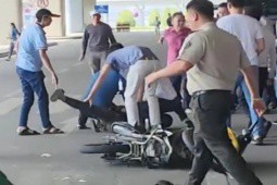 Thông tin mới nhất vụ 2 thanh niên lao xe máy vào ô tô, gây náo loạn sân bay Tân Sơn Nhất
