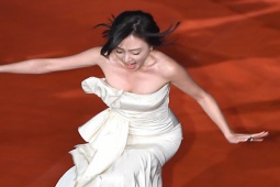 Thời trang - Loạt "thảm họa thời trang thảm đỏ" mới ở Hàn Quốc