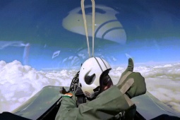 Thế giới - Thủ tướng Ấn Độ trải nghiệm máy bay chiến đấu nội địa