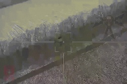 Thế giới - VIDEO: Vừa khai hỏa xong, pháo Ukraine bị UAV Lancet Nga nhắm trúng