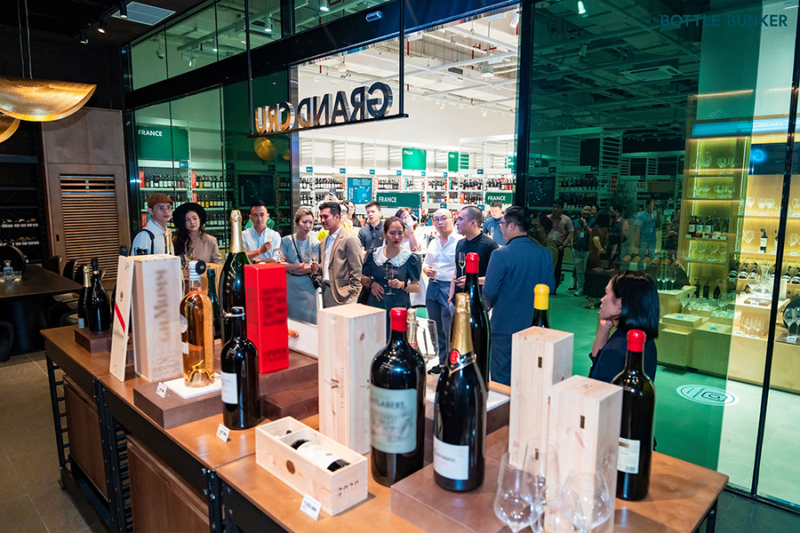 Những chai vang đẳng cấp từ vài chục đến hàng trăm triệu tại phòng Grand Cru