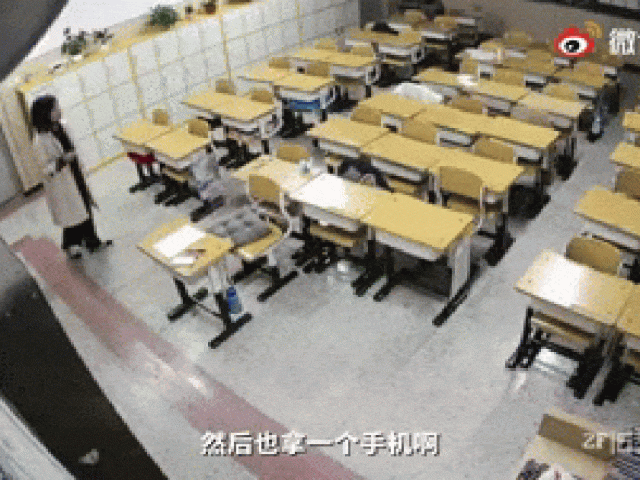 Bạn trẻ - Cuộc sống - Nữ giáo viên đứng giảng bài một mình giữa đêm khuya khiến dân tình tò mò khó hiểu, biết lý do ai cũng xúc động