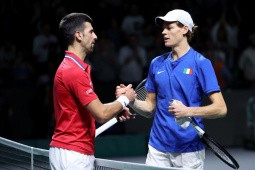 Video tennis Sinner - Djokovic: Bỏ lỡ 3 điểm bằng vàng, viết lại lịch sử 25 năm (Davis Cup)