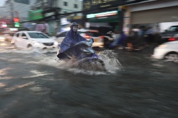 Tin tức trong ngày - Thời tiết đầu tuần: Miền Bắc trời nắng, miền Nam triều cường dâng cao