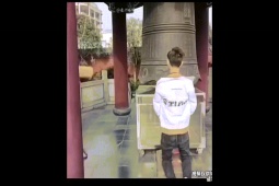 Clip hài hước - Bạn với bè, chơi khăm nhau đến thế là cùng