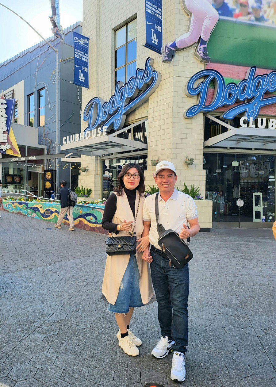 Nhạc sĩ Phan Hùng sáng tác ca khúc “Người anh yêu chính là vợ anh” dành tặng vợ nhân dịp sinh nhật - 5
