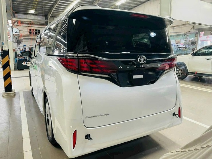 Toyota Alphard thế hệ mới có mặt tại đại lý - 2