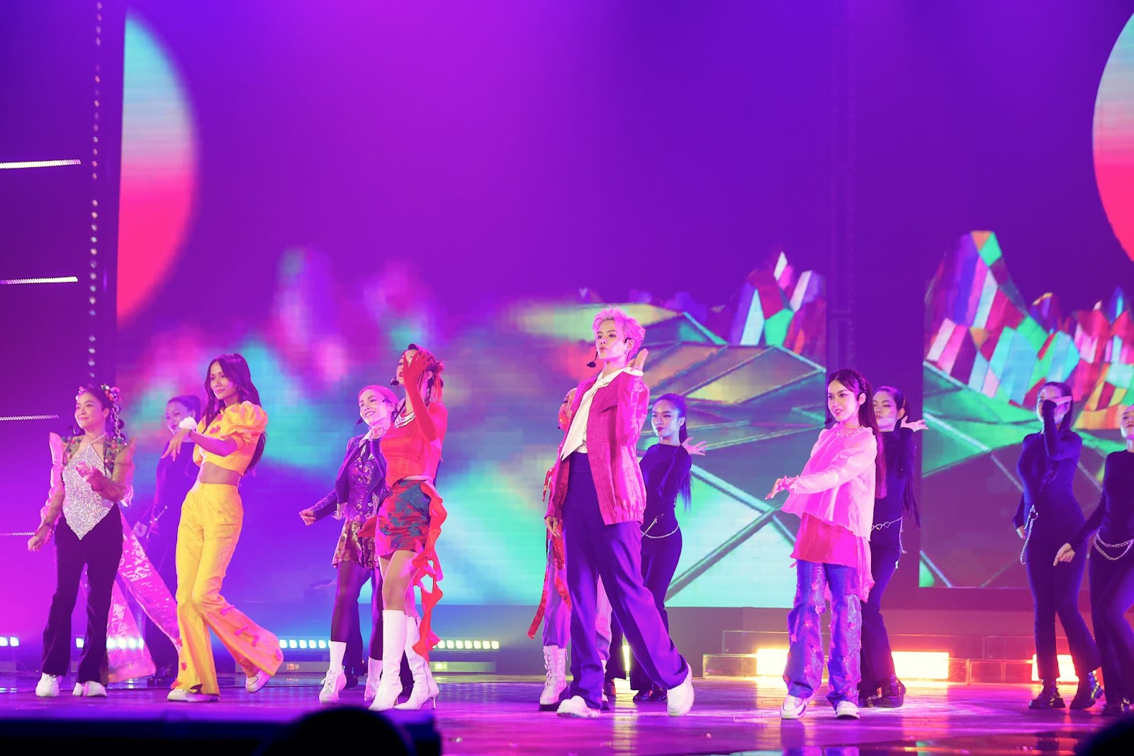 “Chị Đẹp Đạp Gió Rẽ Sóng": Giấc mơ thanh xuân dang dở và hành trình “tỏa sáng" của các Chị Đẹp - 3