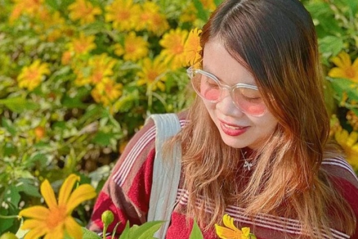 Cô nàng mê hoa dã quỳ, 'phượt' ngay đến Ba Vì ngắm đồi hoa rực rỡ