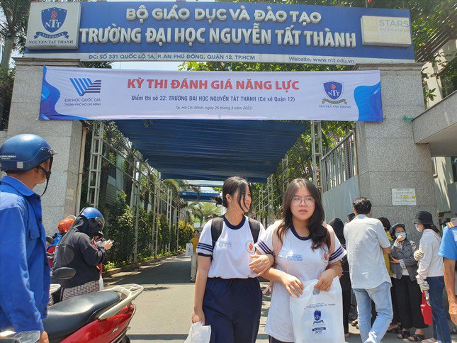 Thí sinh tham dự kỳ thi đánh giá năng lực tại TPHCM năm 2023. Ảnh: Nguyễn Dũng