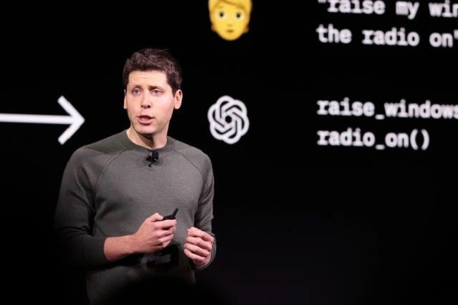 Sam Altman (sinh năm 1985) là một doanh nhân, lập trình viên, nhà đầu tư và blogger. Anh sinh ra tại Chicago, Illinois, Mỹ.
