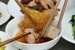 Sức khỏe đời sống - Thói quen ăn uống chung với người mắc bệnh dạ dày có bị lây vi khuẩn HP?