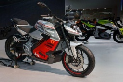 Thế giới xe - Yadea Kemper - mô tô điện sạc "nhanh như chớp", sở hữu sức mạnh đáng nể