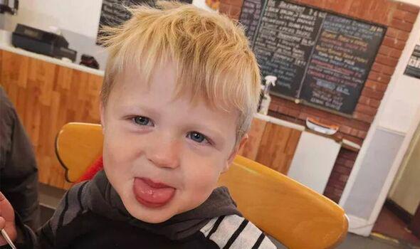 Cậu bé 3 tuổi mắc bệnh ung thư với triệu chứng đầu tiên xuất hiện ở tã lót - 1