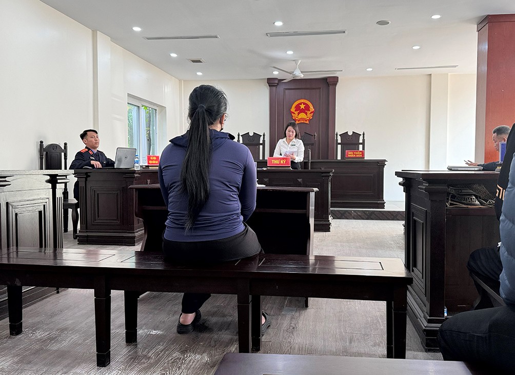 Phiên tòa sáng nay