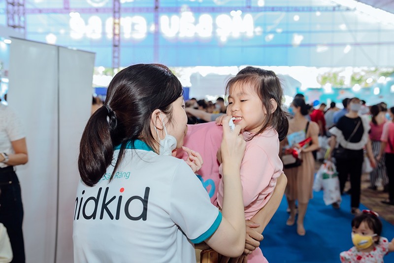 Xịt chống sâu răng Midkid - Xu hướng chăm sóc răng miệng cho con của bố mẹ trẻ. - 3