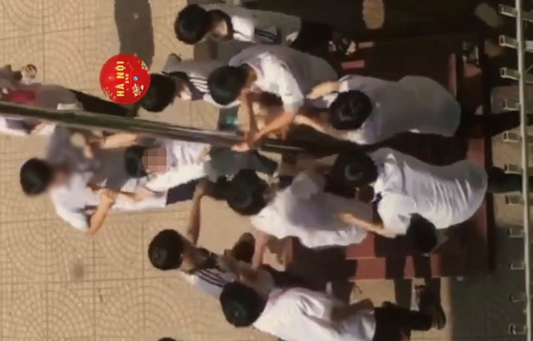 Nam sinh bị bạo hành vùng kín. Ảnh Page Hà Nội 24h