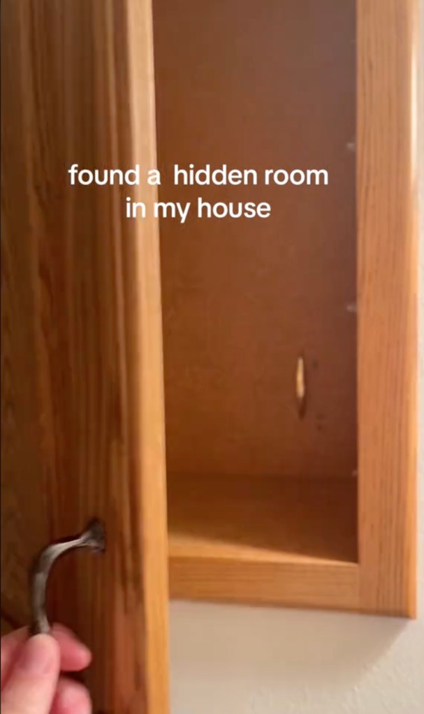 Phát hiện căn phòng bí mật đáng sợ trong nhà - 1