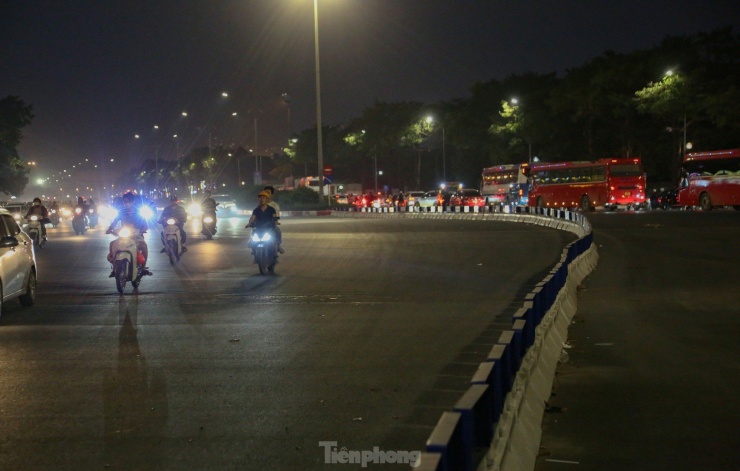 Nút giao không đèn đỏ đầu tiên ở Thủ đô hoạt động ra sao sau 1 năm thí điểm? - 6