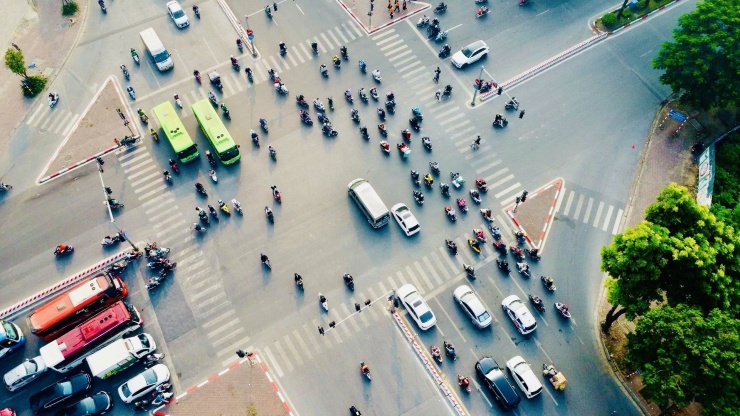 Nút giao không đèn đỏ đầu tiên ở Thủ đô hoạt động ra sao sau 1 năm thí điểm? - 12