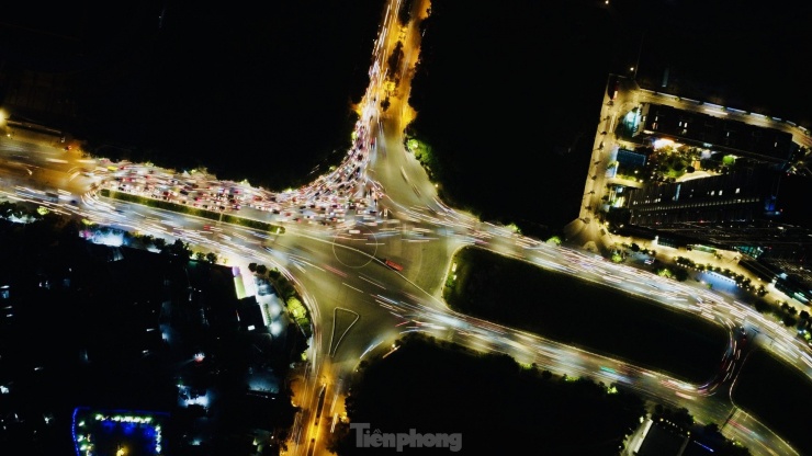 Tuy nhiên, sau 1 năm triển khai, nút giao thông không đèn đỏ và vòng xuyến đã mang lại hiệu quả rõ rệt, thực tế đã không xảy ra ùn tắc.