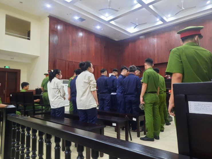 Các bị cáo tại buổi tuyên án chiều 29-11. Ảnh: MINH CHUNG