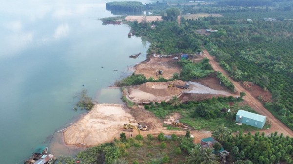 Ai chịu trách nhiệm trong vụ “núi cát khổng lồ” ở lòng hồ thủy điện Ia Ly? - 1