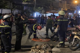 Tin tức trong ngày - Trắng đêm giải cứu thanh niên bị mắc kẹt giữa 2 bức tường